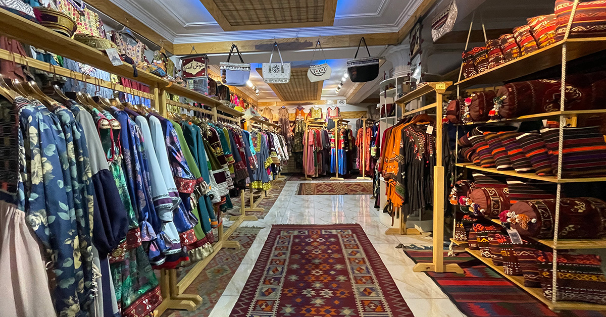 Mohsina och Sumayya Saqebs butik i Kabul