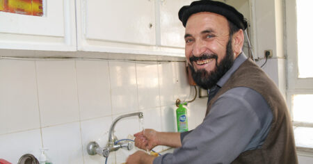 Mir Agha, anställd på SAK i Kabul.
