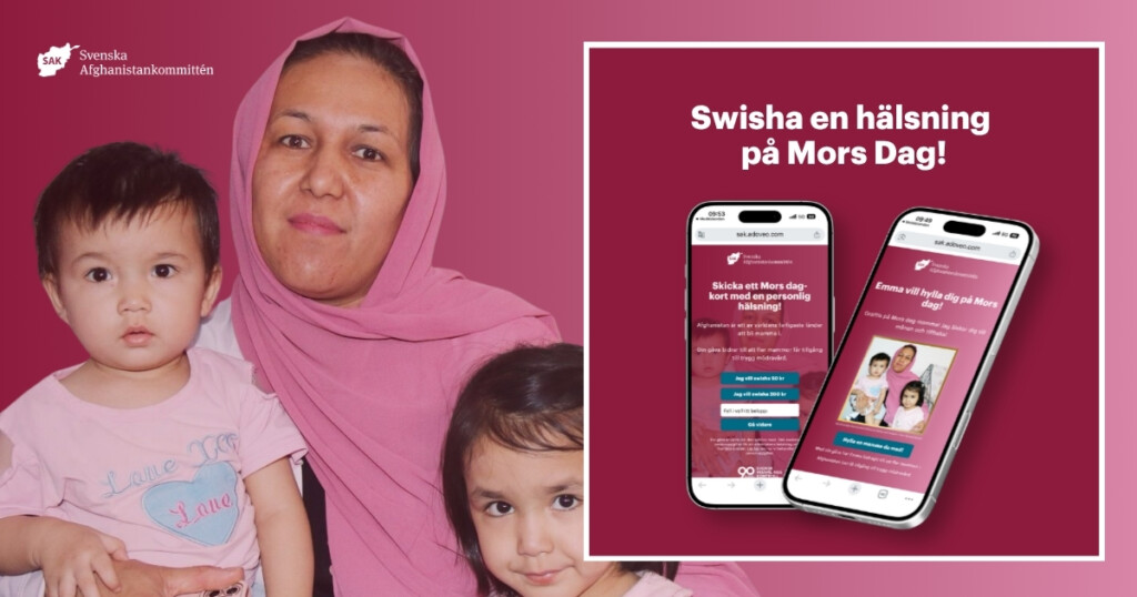En mamma håller om två små barn. Röd ruta med texten: "Swisha en hälsning på Mors Dag!" och två mobiltelefoner som visar exempel från en digital kampanj.