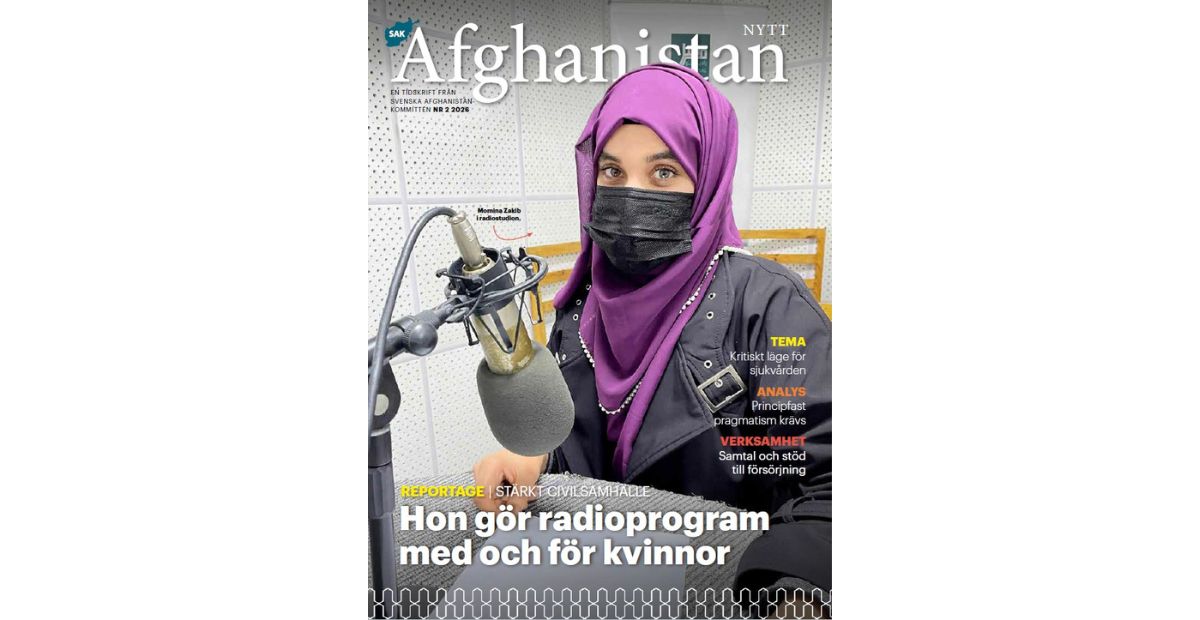Faximil på tidningens omslag. Bilden föreställer en kvinna i en radiostudio, med ansiktsmask. Rubriker och namn på tidningen syns på framsidan.